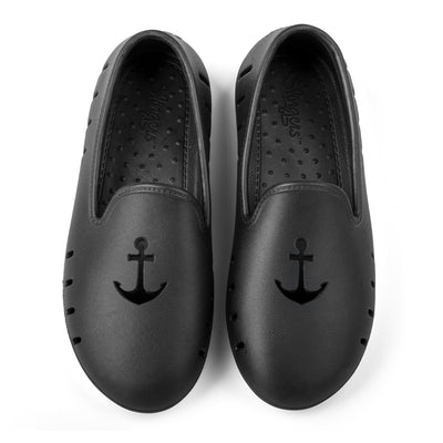 Black cruise loafer for kids with perforated anchor