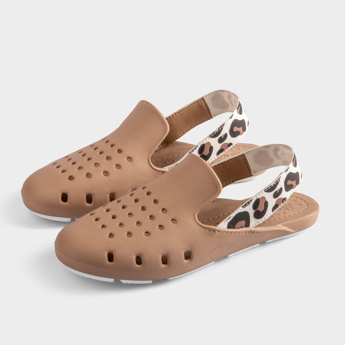 Girls water friendly tan pool slipper with elastic back strap in tan leopard