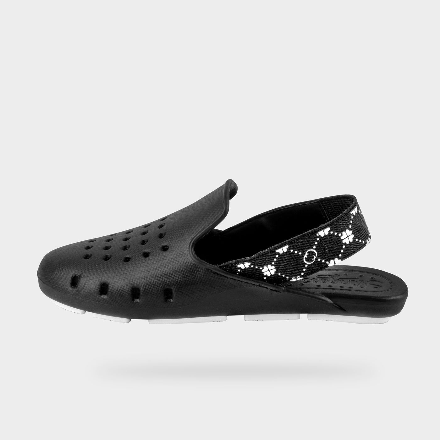 Water shoe for kids in black, with ventilation and elastic strap for support