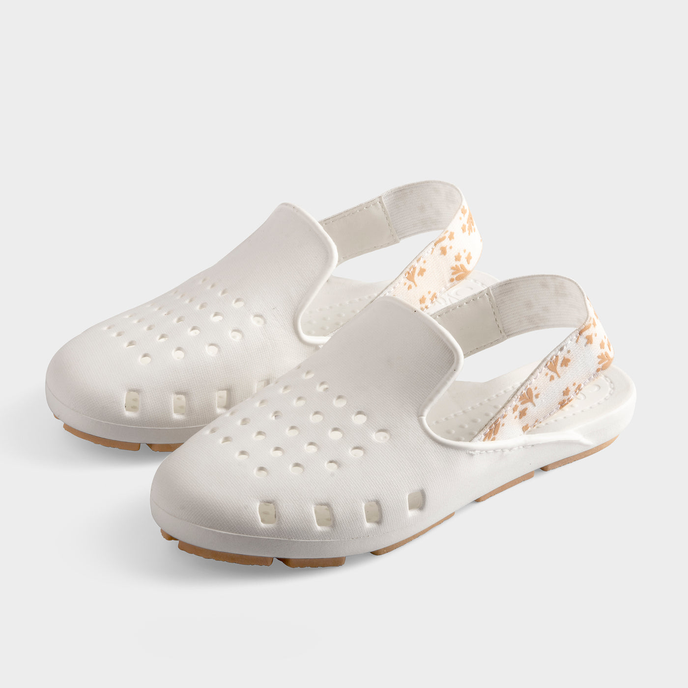 Girls womens white slide sandals. floral flat slingbacks. water shoe from toddlers to teens