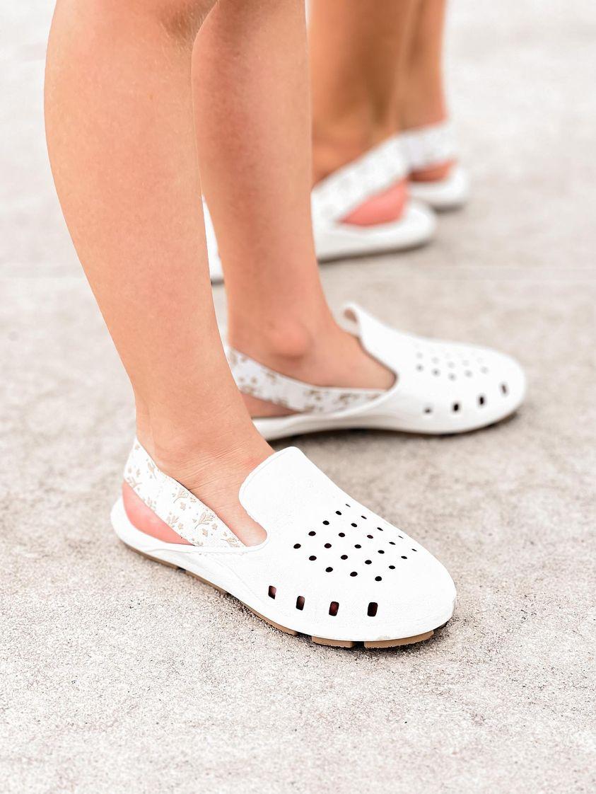 white slides sandals. 2024 best girls water shoes